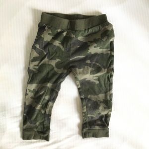 Old Navy camouflage jogger pants